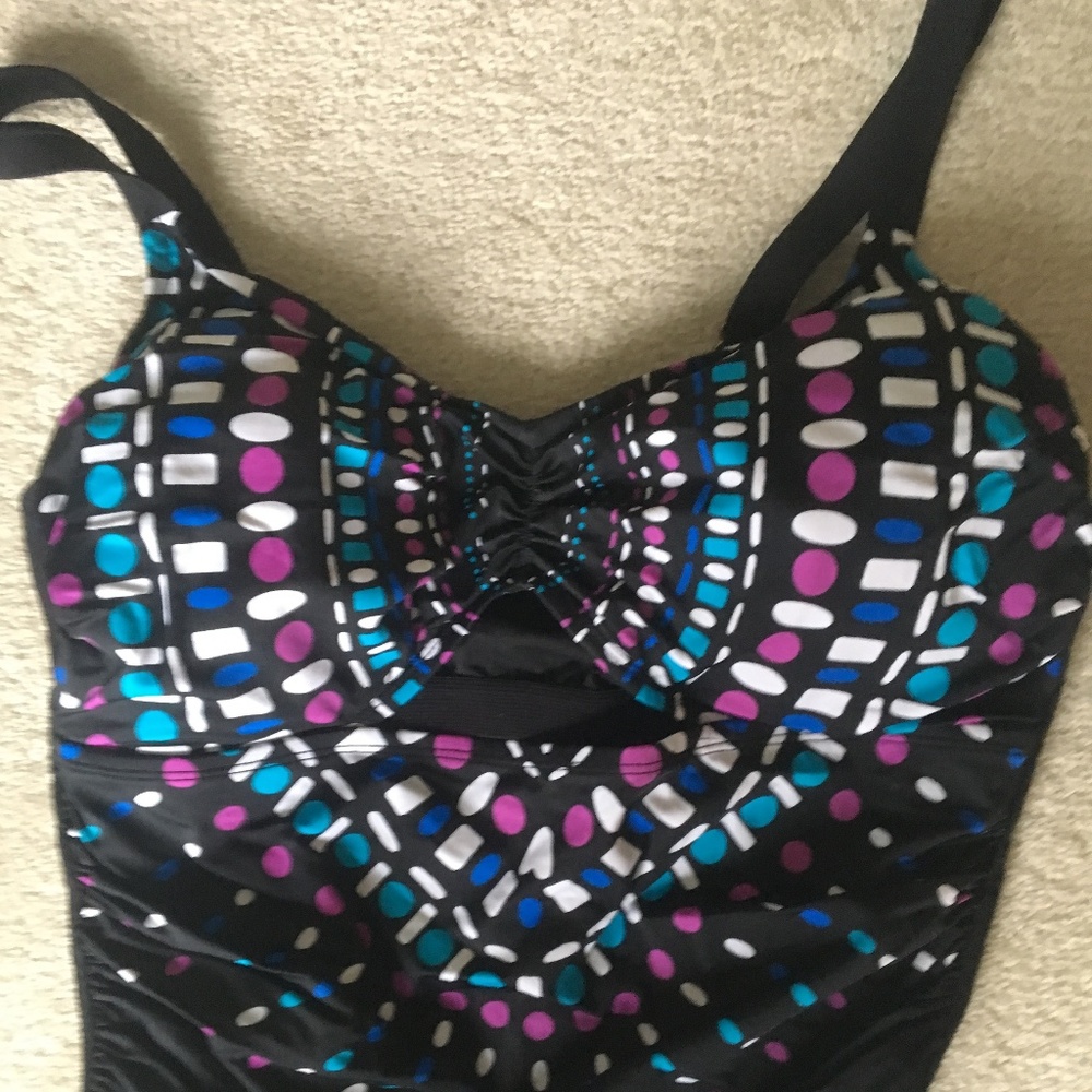 NWOT Ava Viv Plus Size Swimsuit 18W
